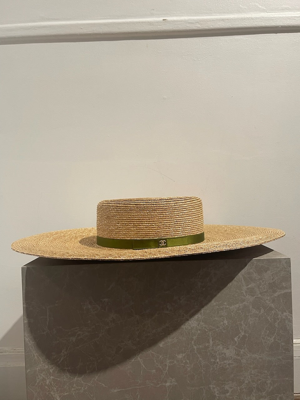 Chapeau Chanel en paille T.L NEUF