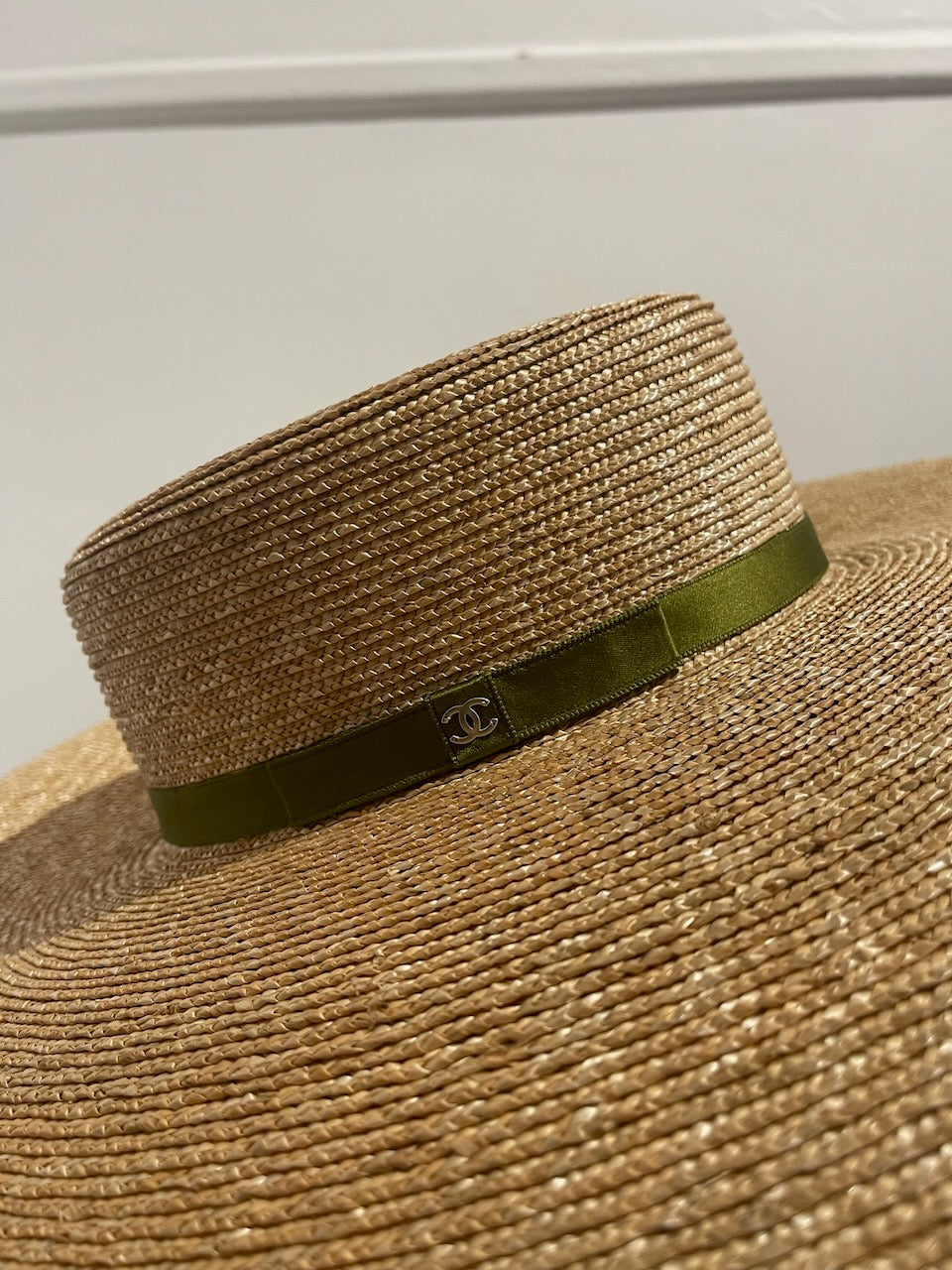 Chapeau Chanel en paille T.L NEUF