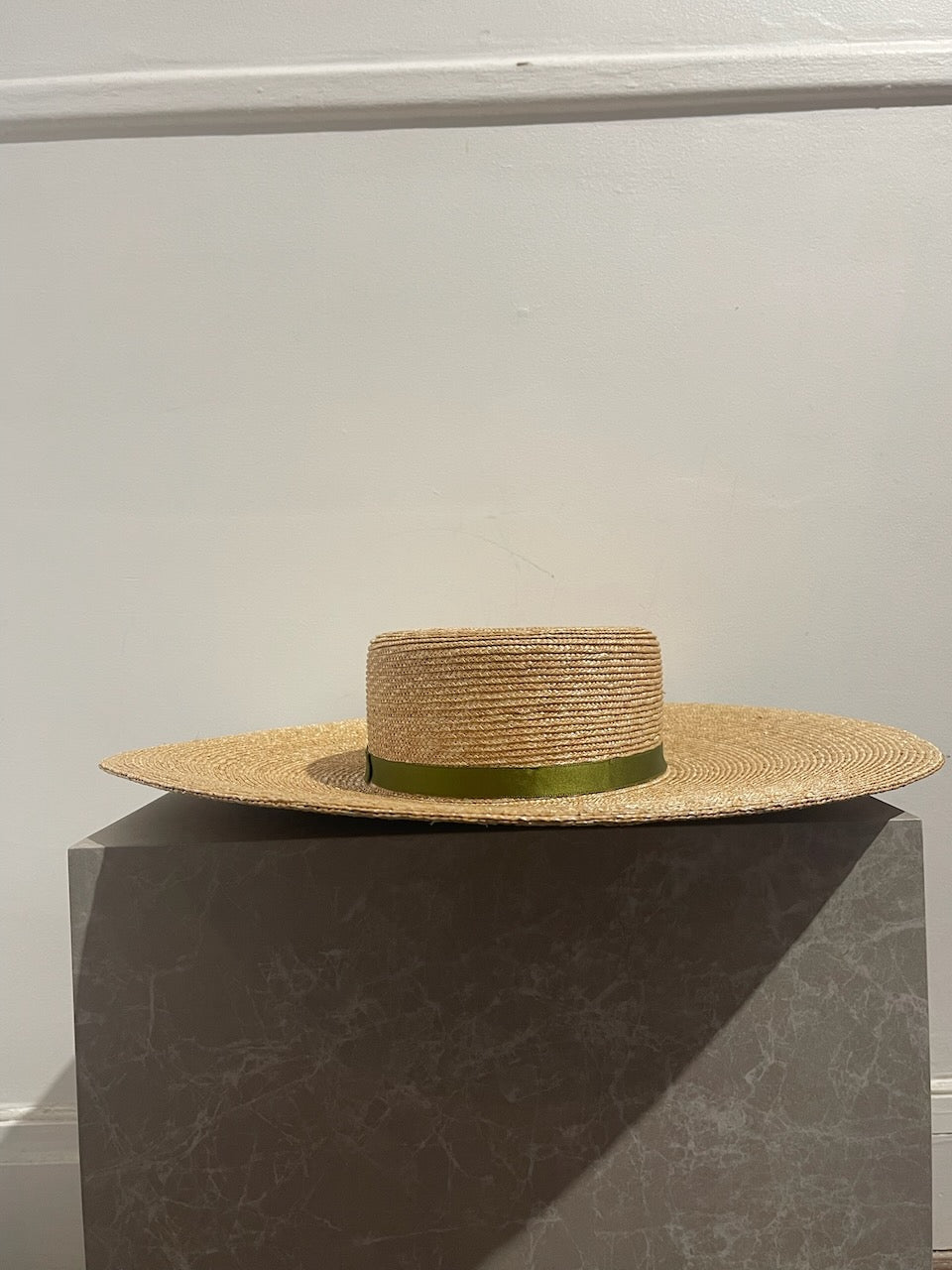 Chapeau Chanel en paille T.L NEUF
