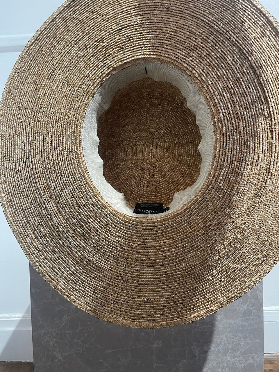 Chapeau Chanel en paille T.L NEUF