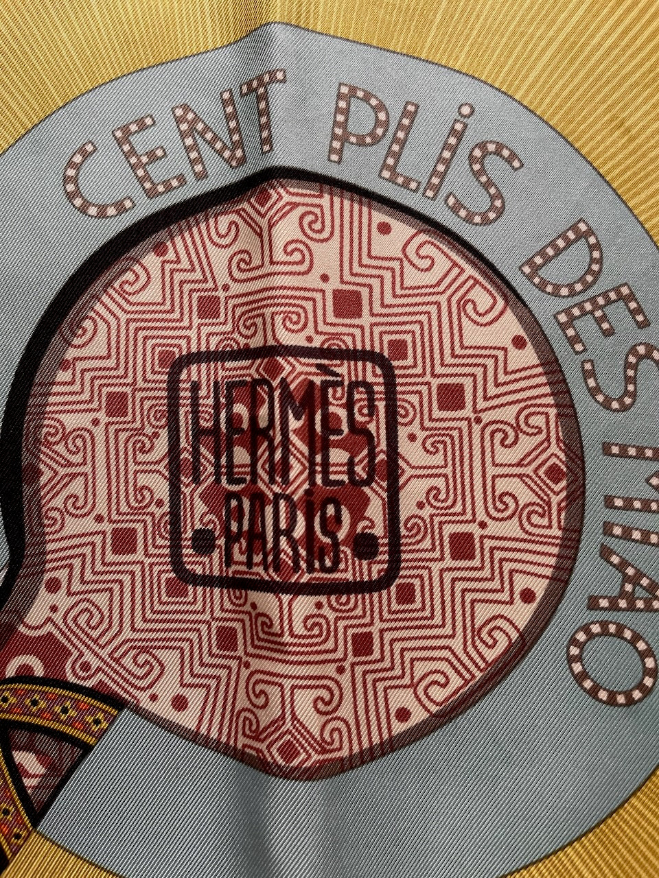 Carré 90 Hermès Les cents plis des Miao