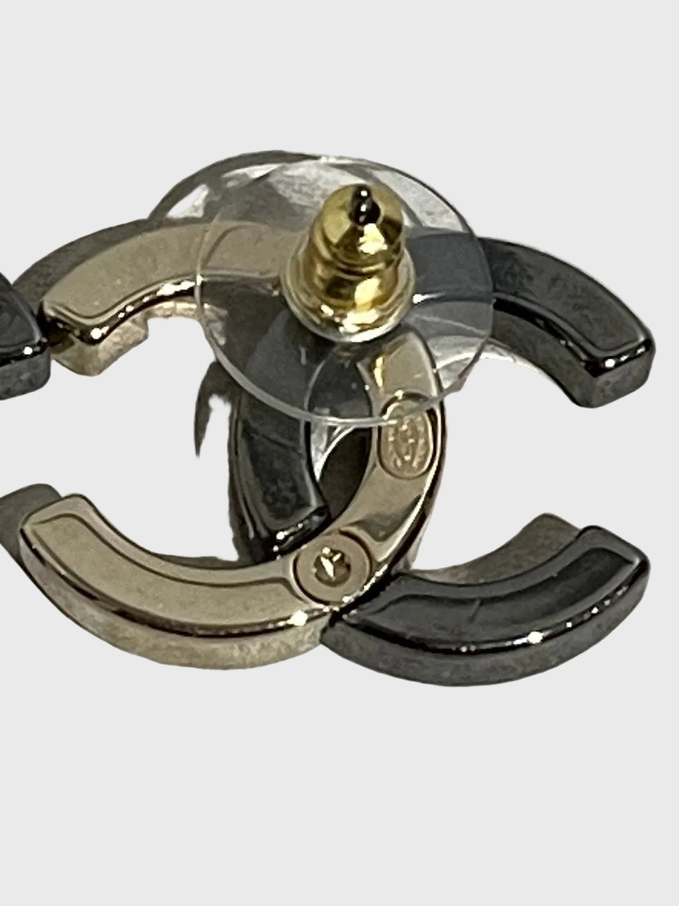 Boucles d'oreilles Chanel bicolore