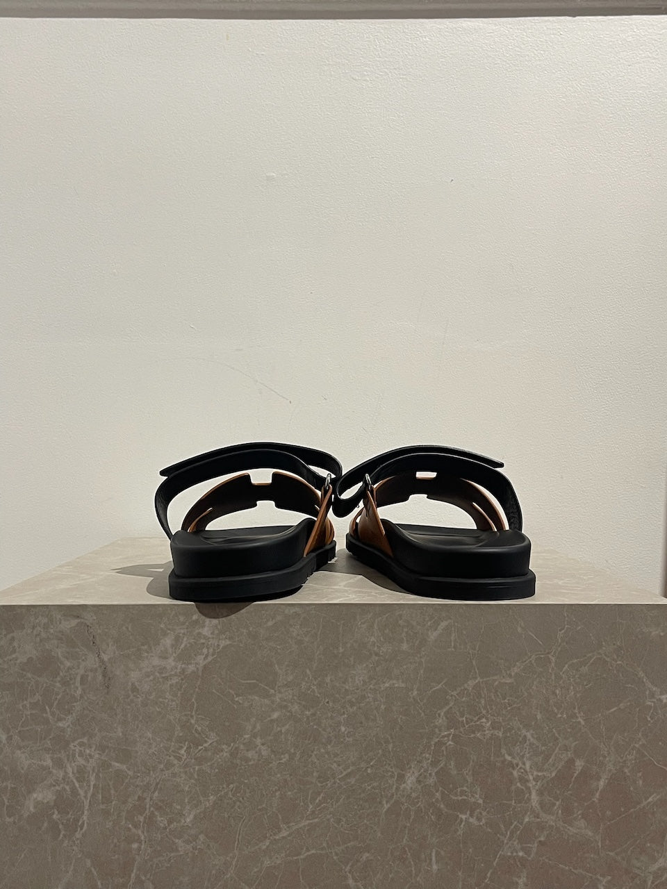 Sandales Hermès Chypre noires T.42,5