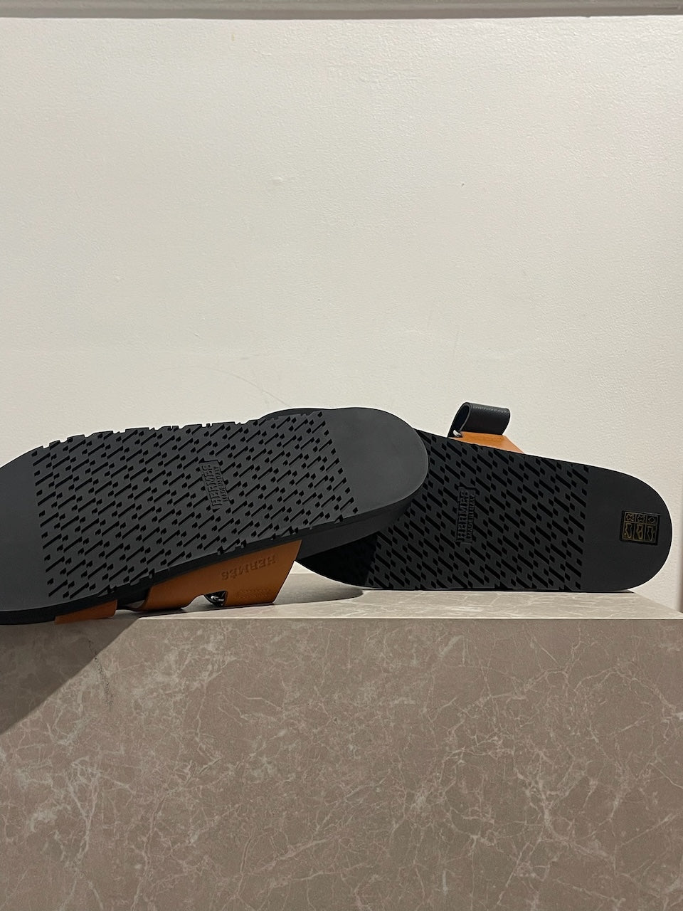 Sandales Hermès Chypre noires T.42,5