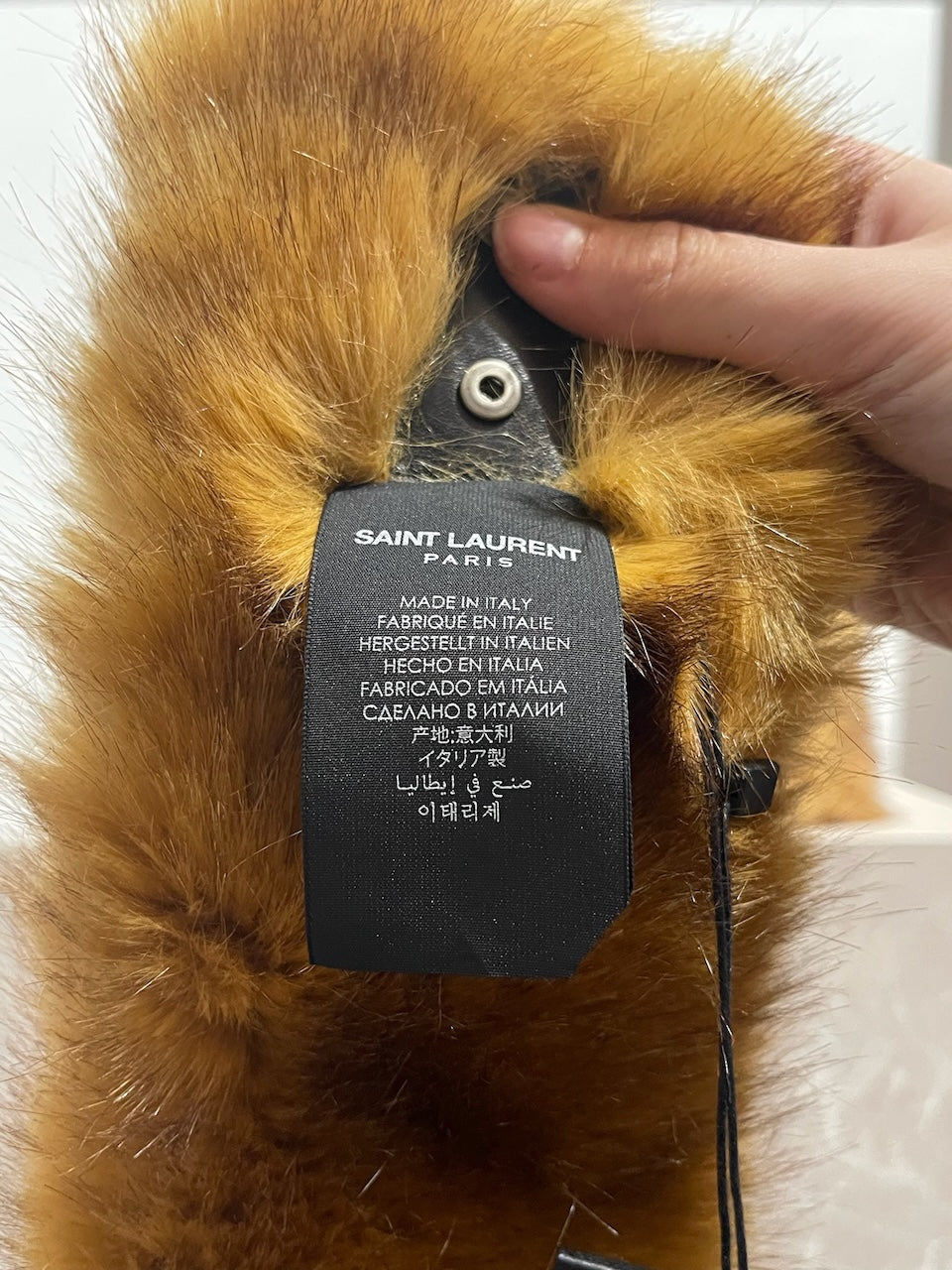 Manchettes Saint Laurent en fausse fourrure