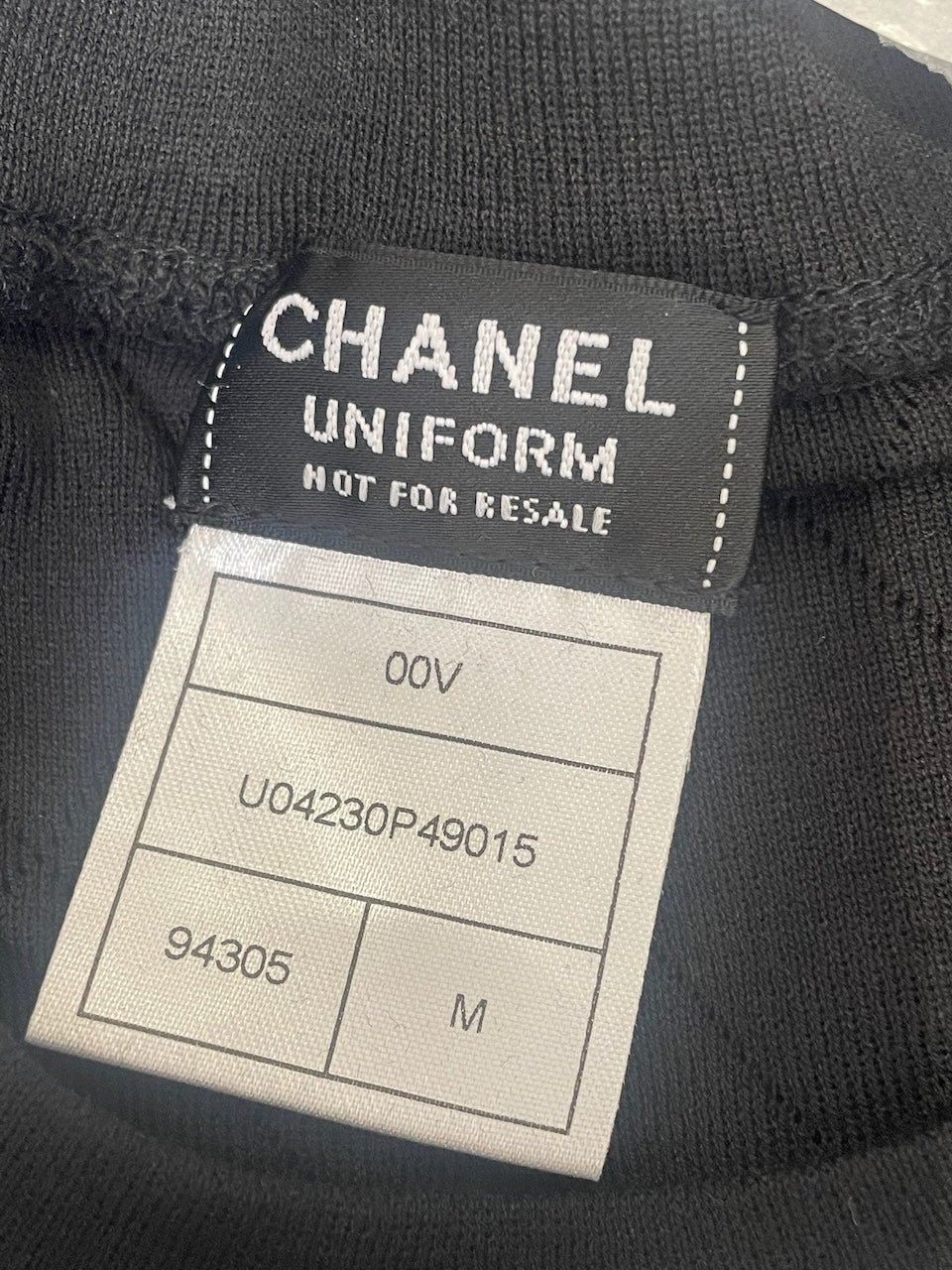 Pull Chanel noir T.M NEUF