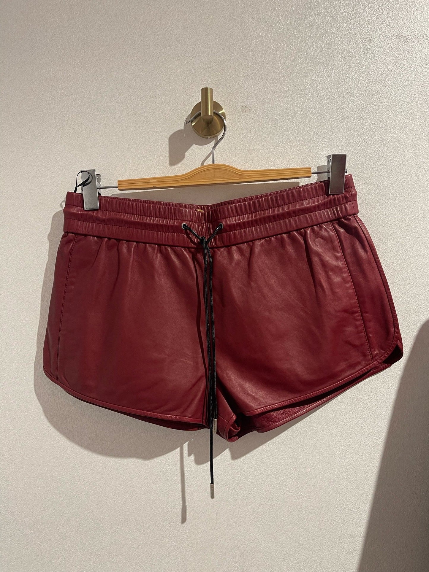 Short Saint Laurent rouge T.40