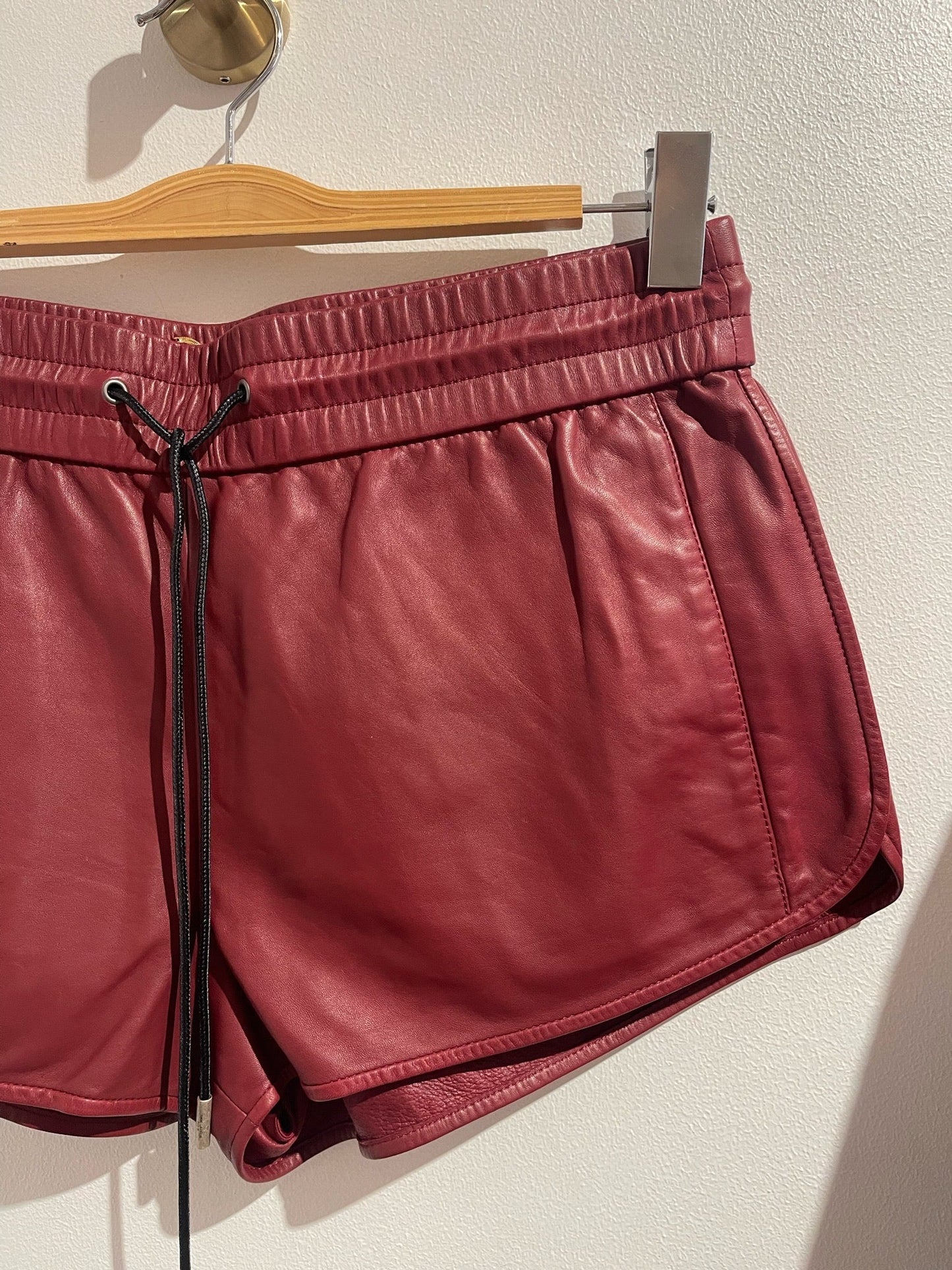 Short Saint Laurent rouge T.40