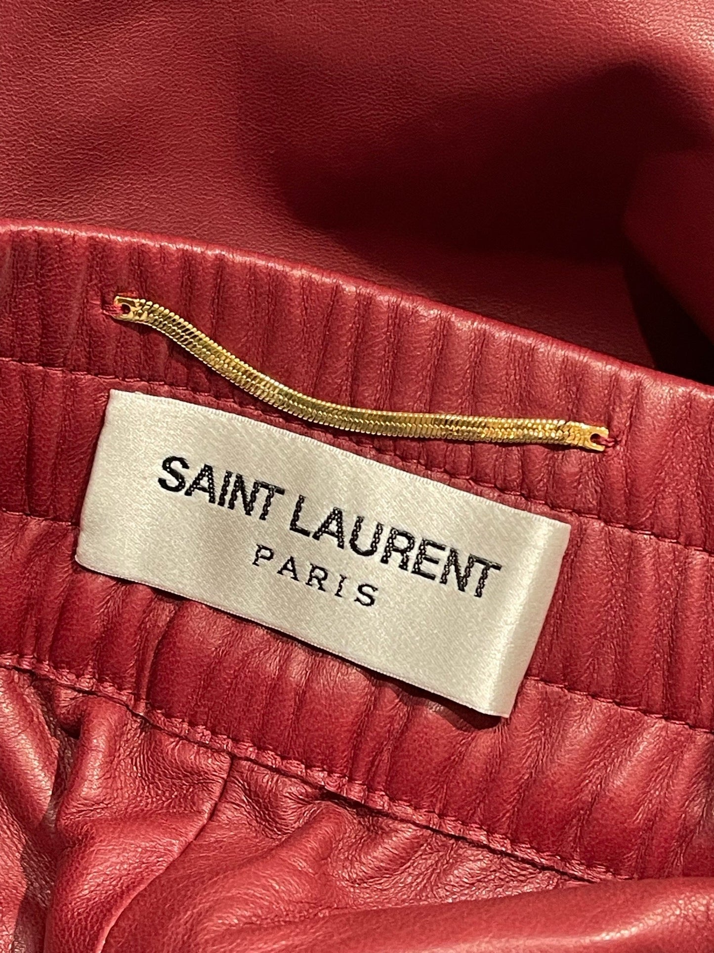 Short Saint Laurent rouge T.40