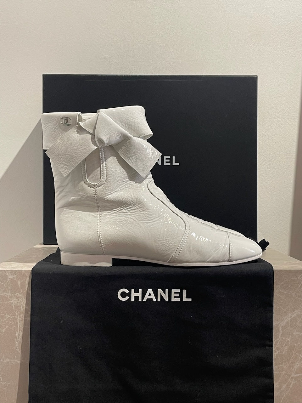 Bottines Chanel blanches T.39
