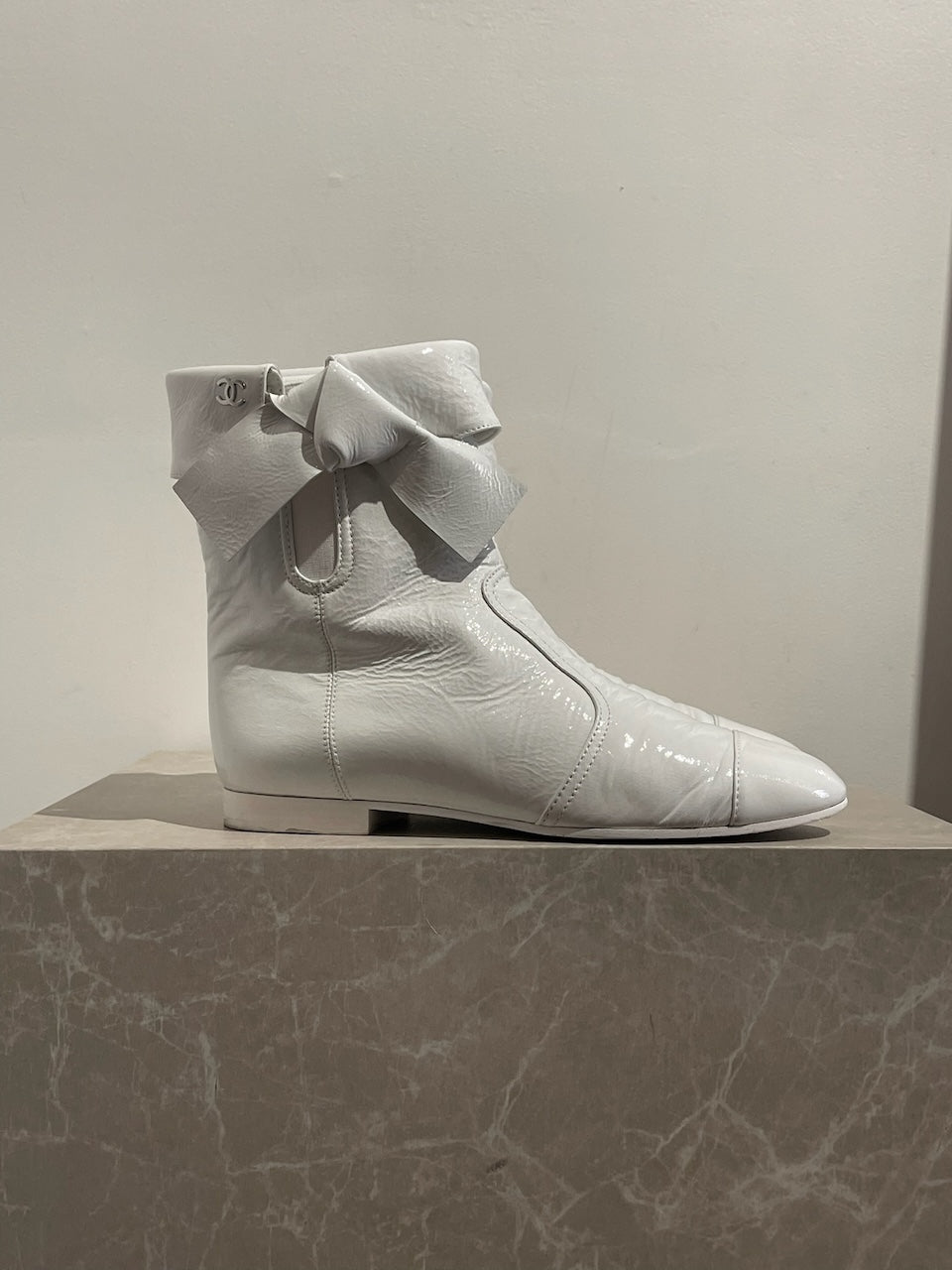 Bottines Chanel blanches T.39