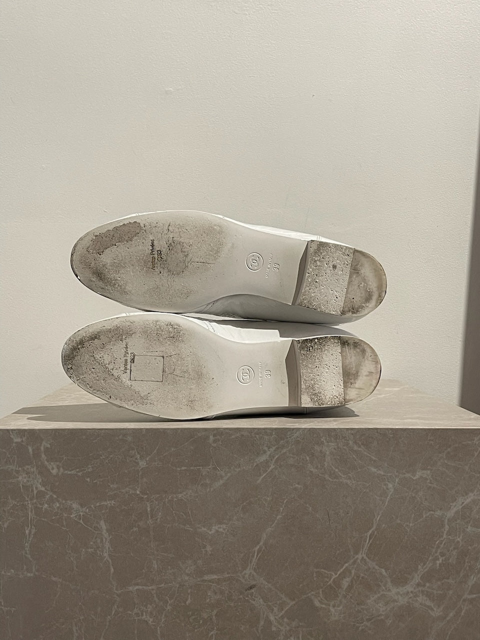 Bottines Chanel blanches T.39