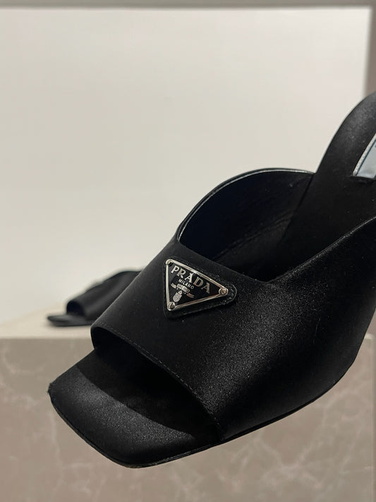 Mules Prada noires T.38
