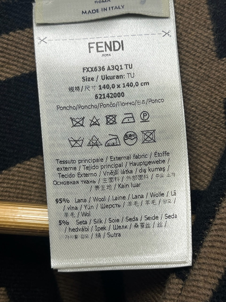 Poncho Fendi FF