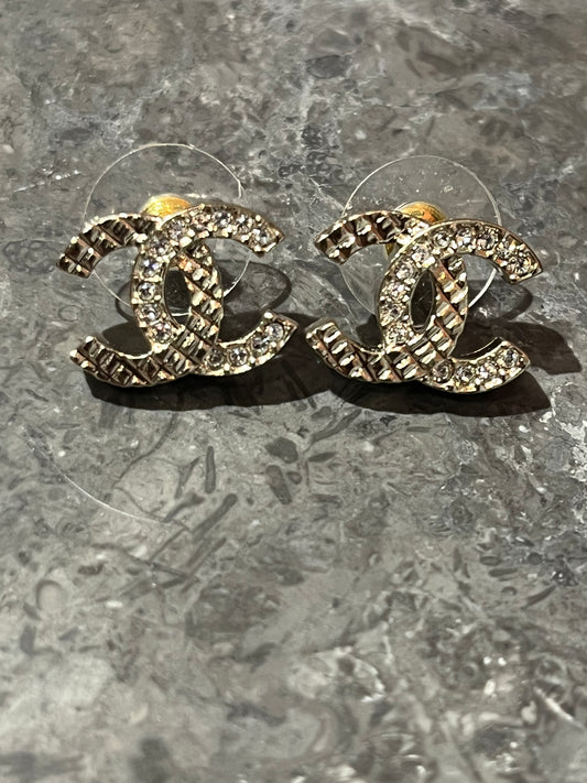 Boucles d'oreilles Chanel CC doré matelassé