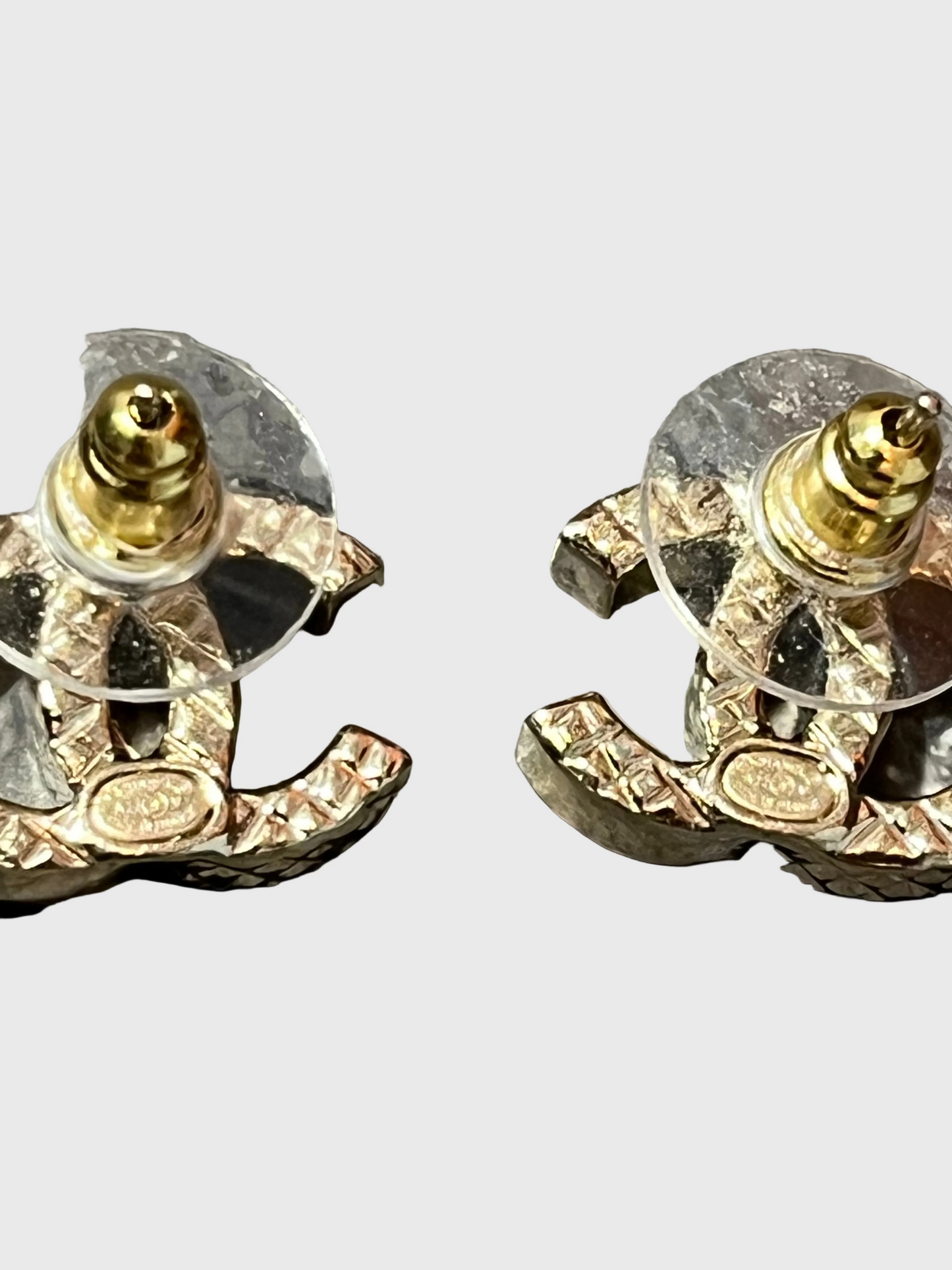 Boucles d'oreilles Chanel CC doré matelassé