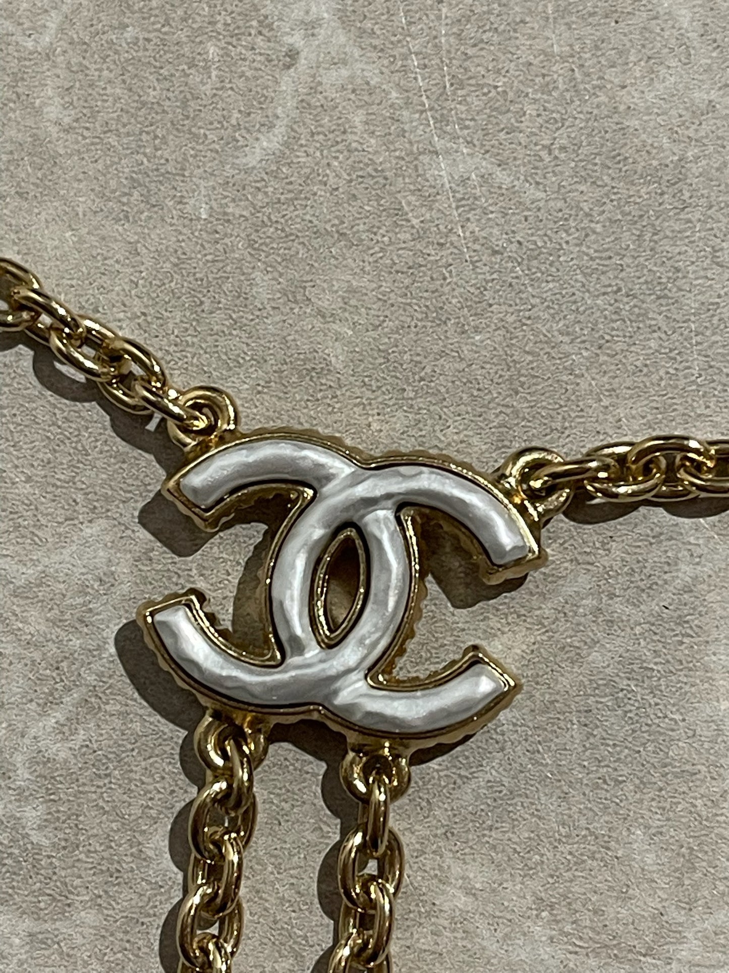 Collier Chanel chaine dorée CC