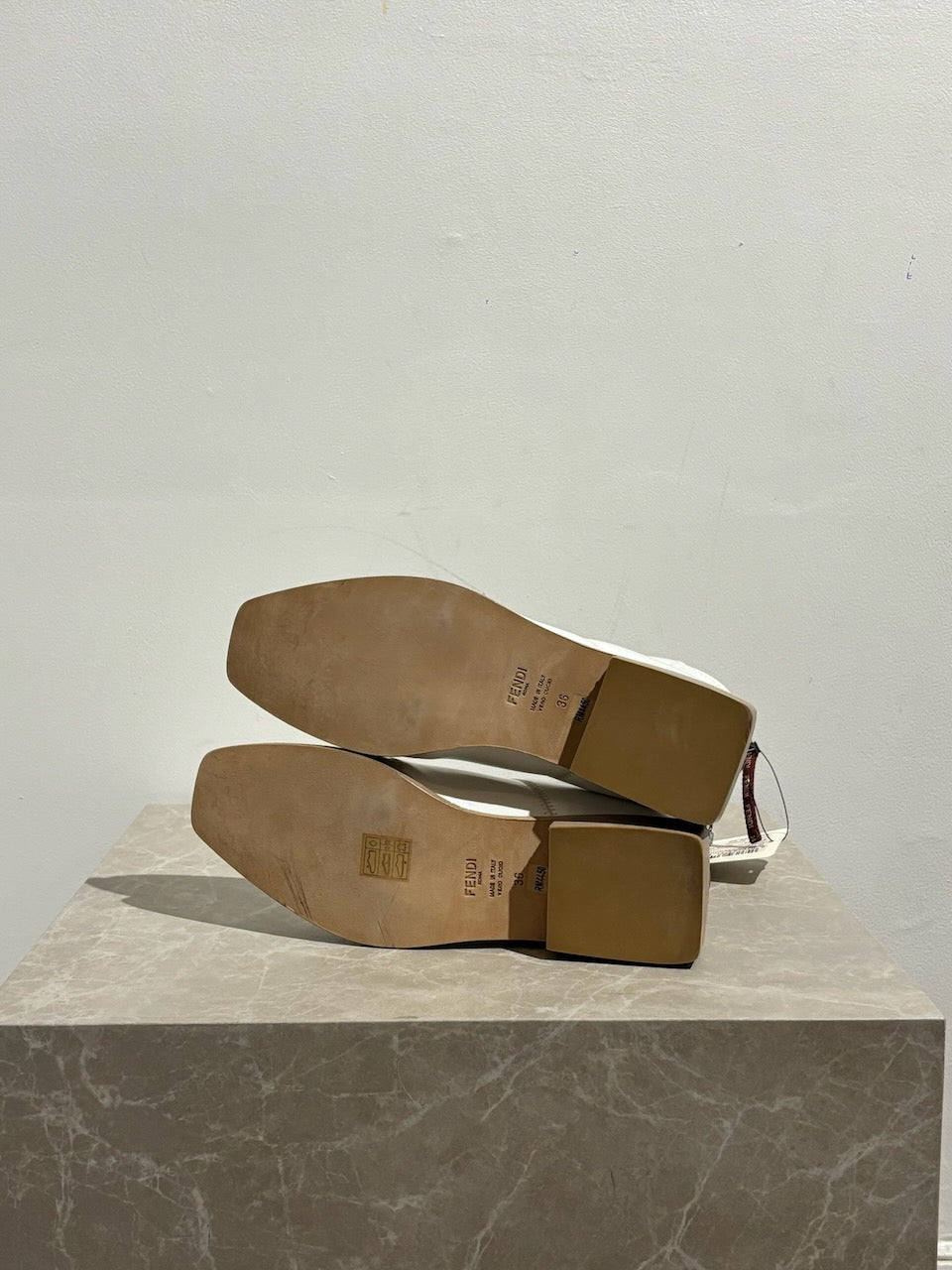 Bottines Fendi blanches T.36 Neuves