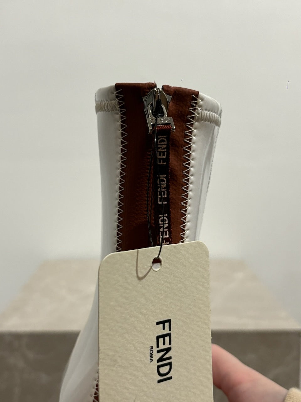 Bottines Fendi blanches T.36 Neuves