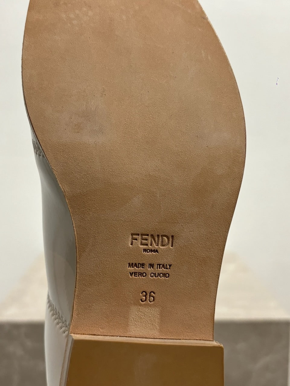 Bottines Fendi blanches T.36 Neuves