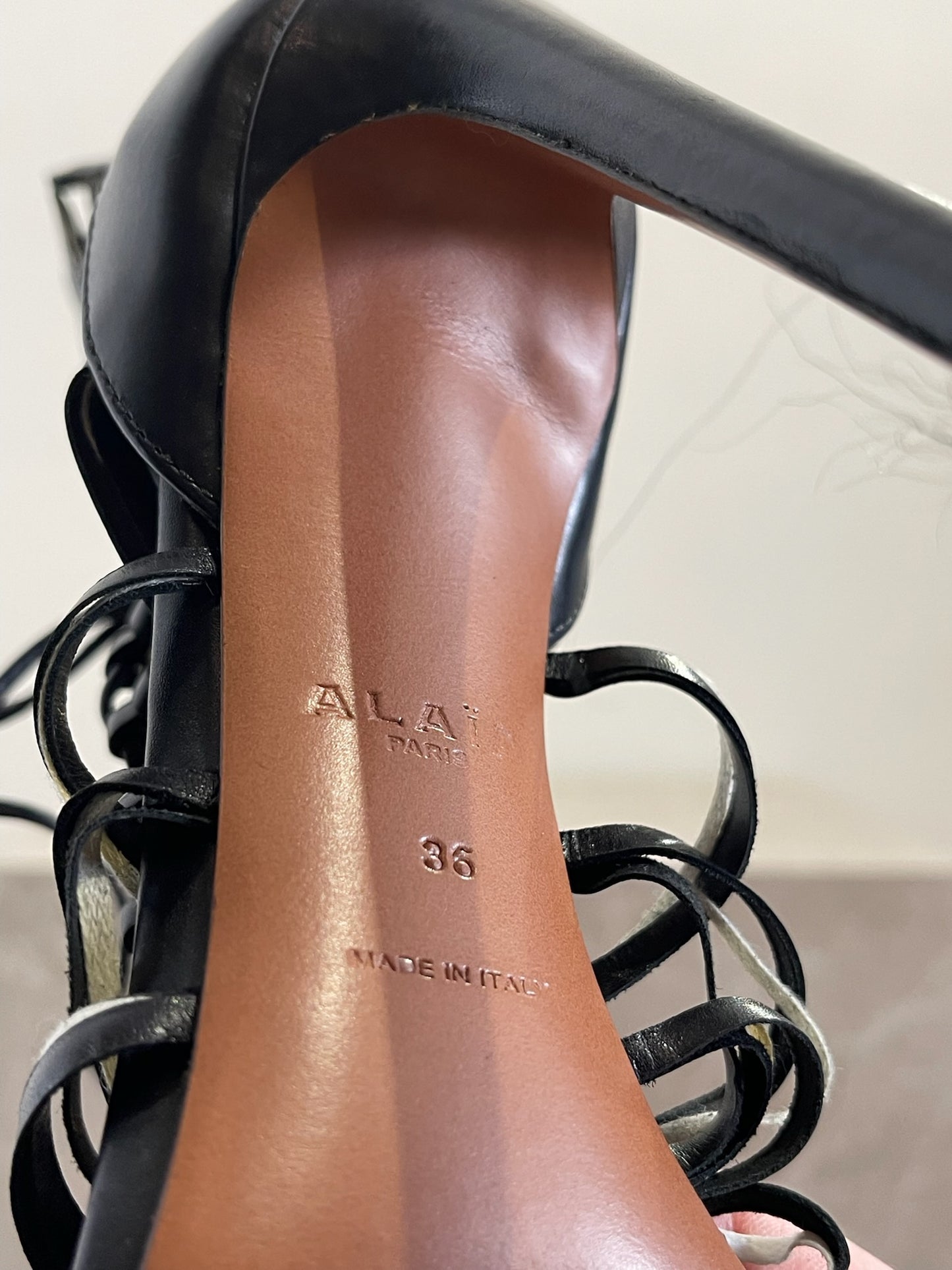 Sandales Alaia noires T.36 NEUVES