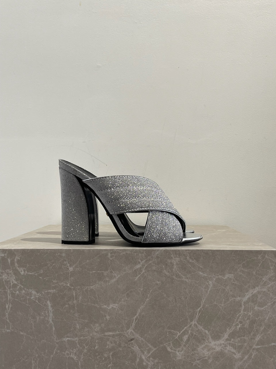 Mules Gucci argentées T.40