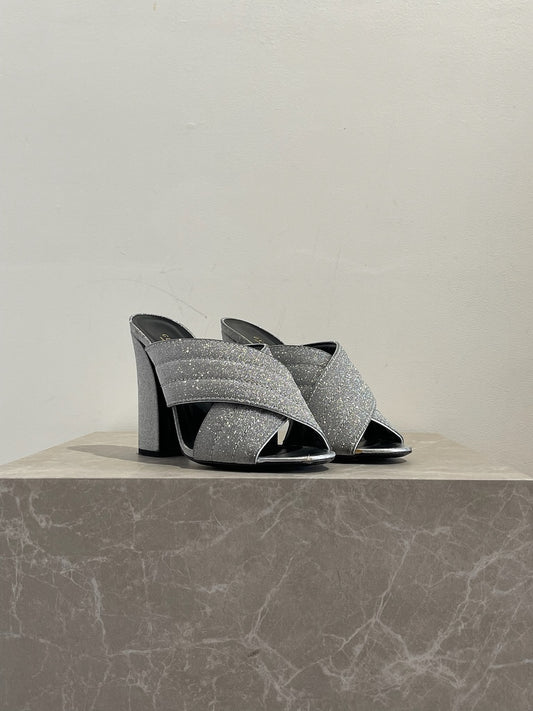 Mules Gucci argentées T.40