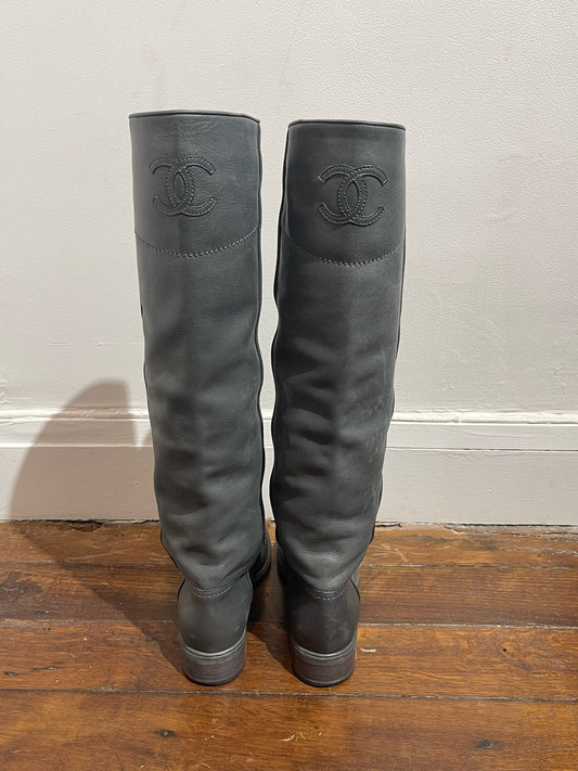 Bottes Chanel grise T.36