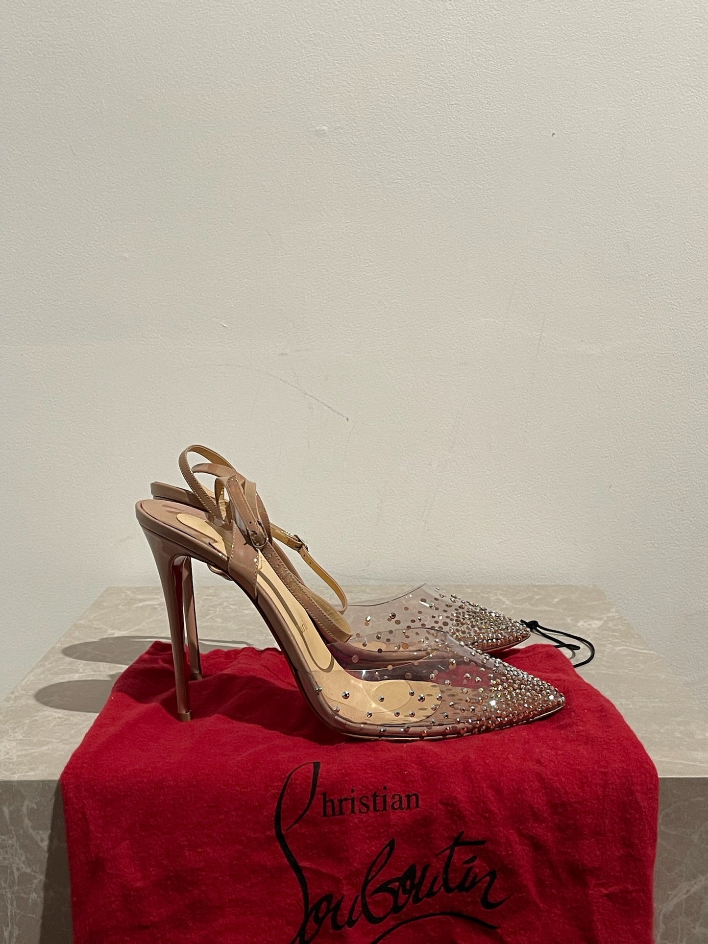 Escarpins Christian Louboutin nude T.40