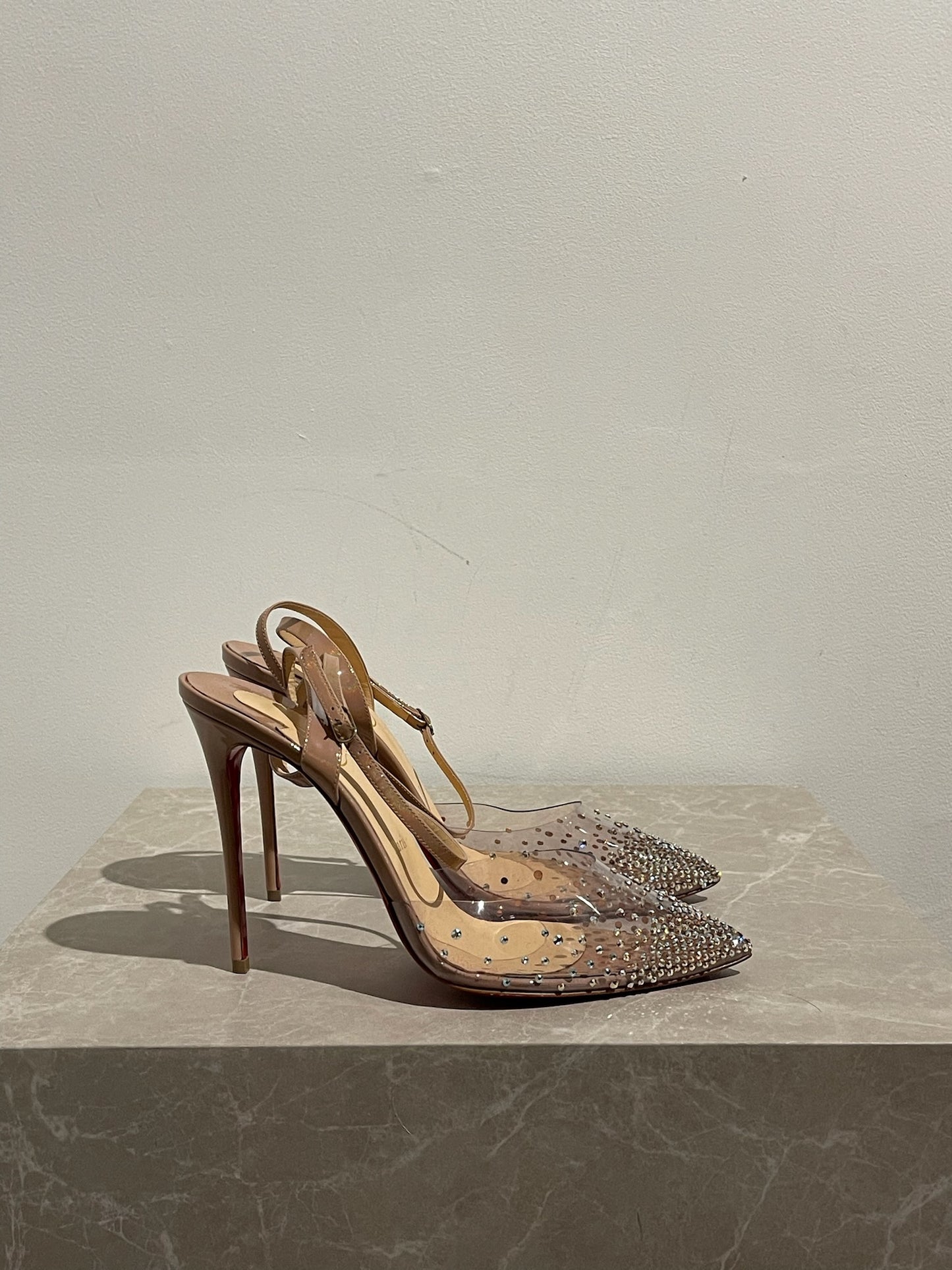 Escarpins Christian Louboutin nude T.40