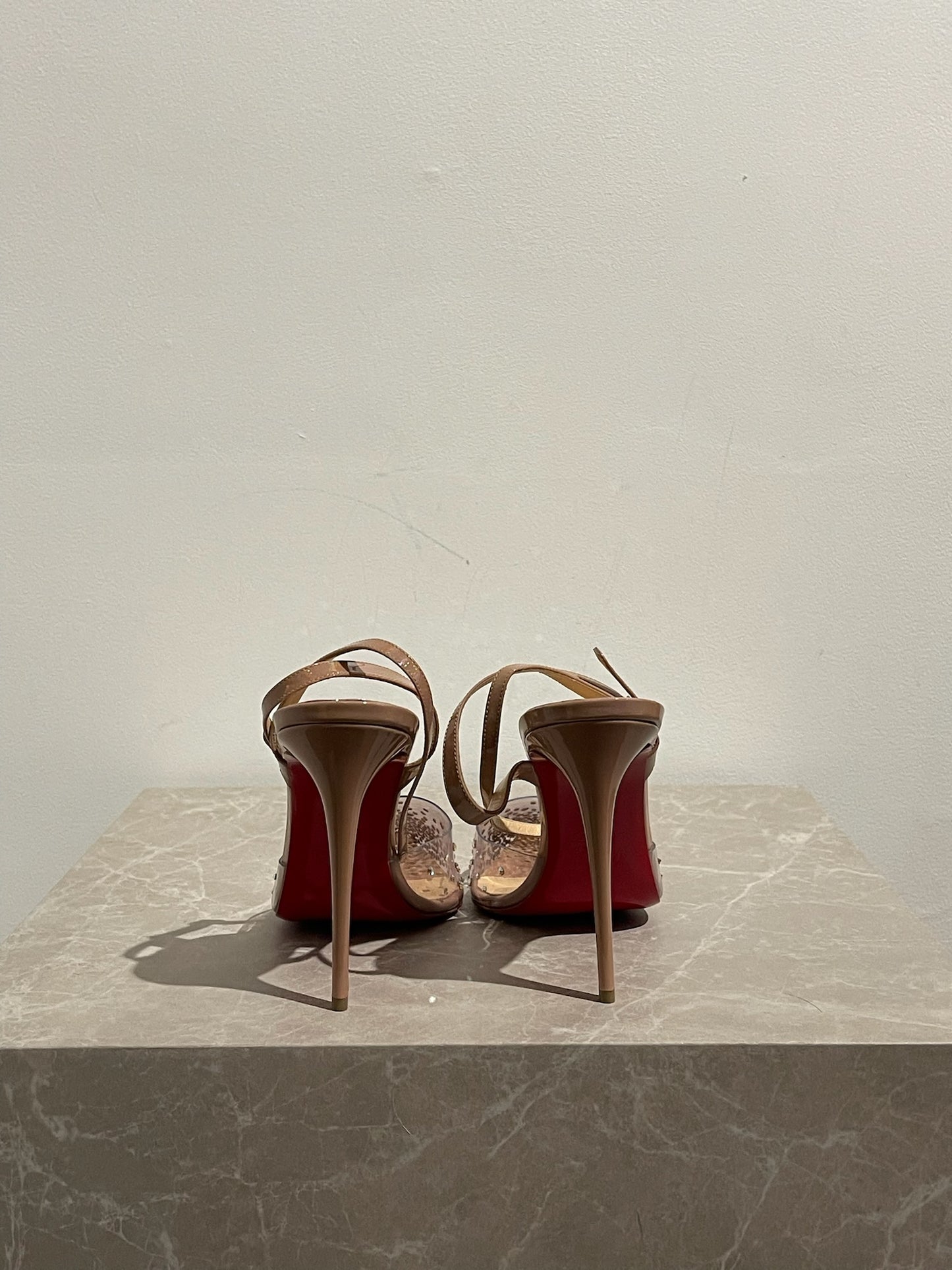Escarpins Christian Louboutin nude T.40