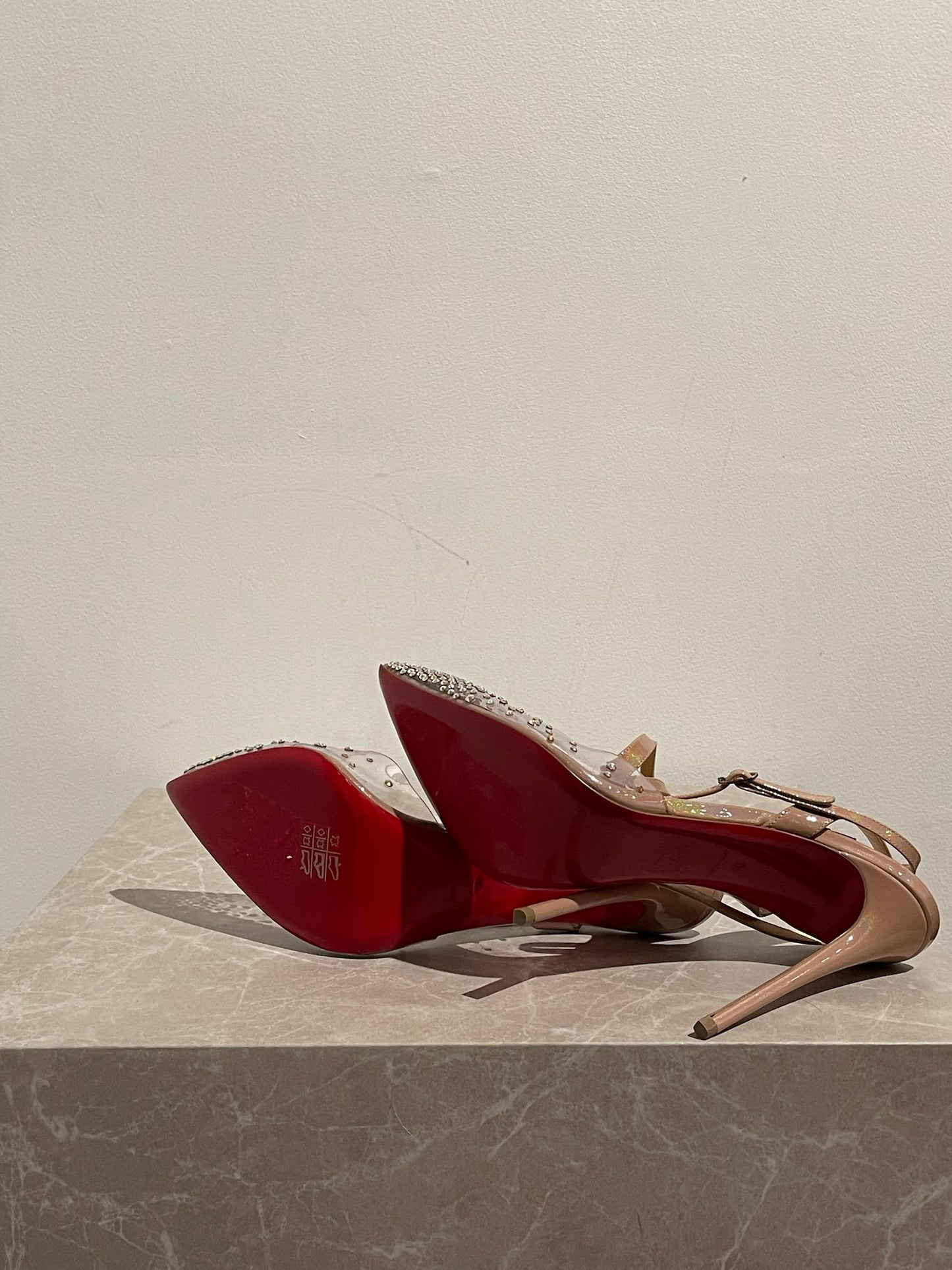 Escarpins Christian Louboutin nude T.40