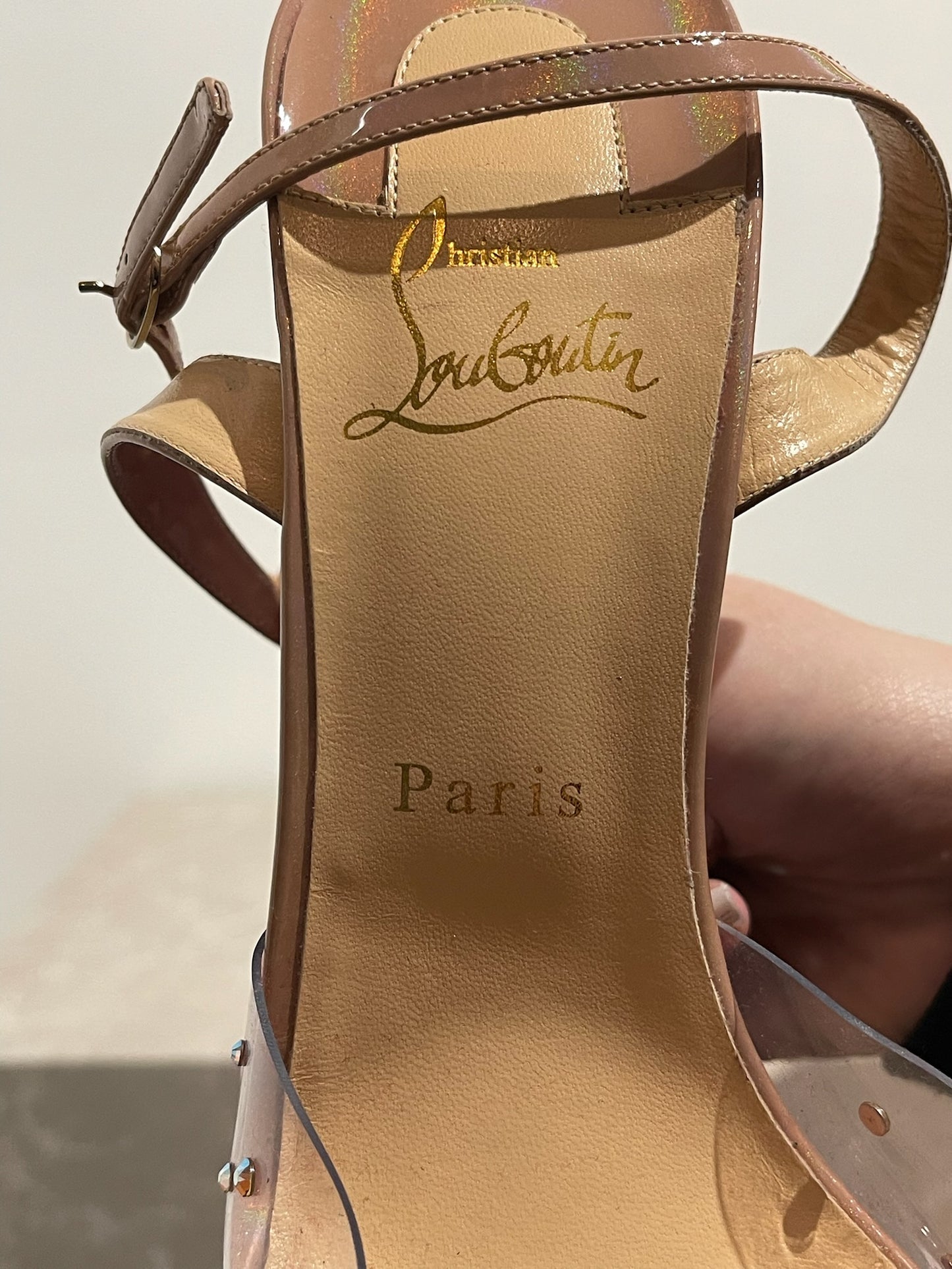 Escarpins Christian Louboutin nude T.40