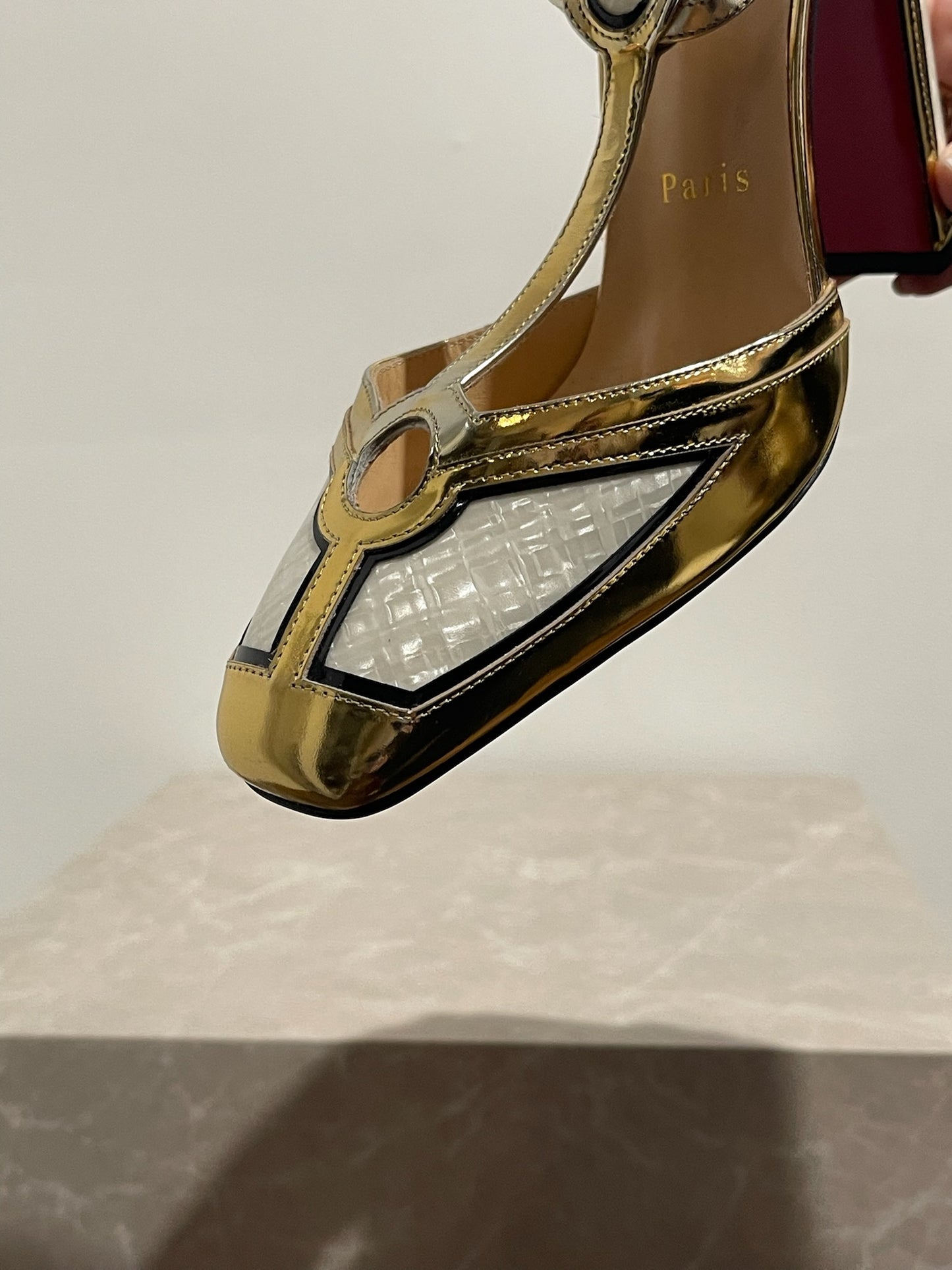 Escarpins Louboutin nacre doré T.38,5