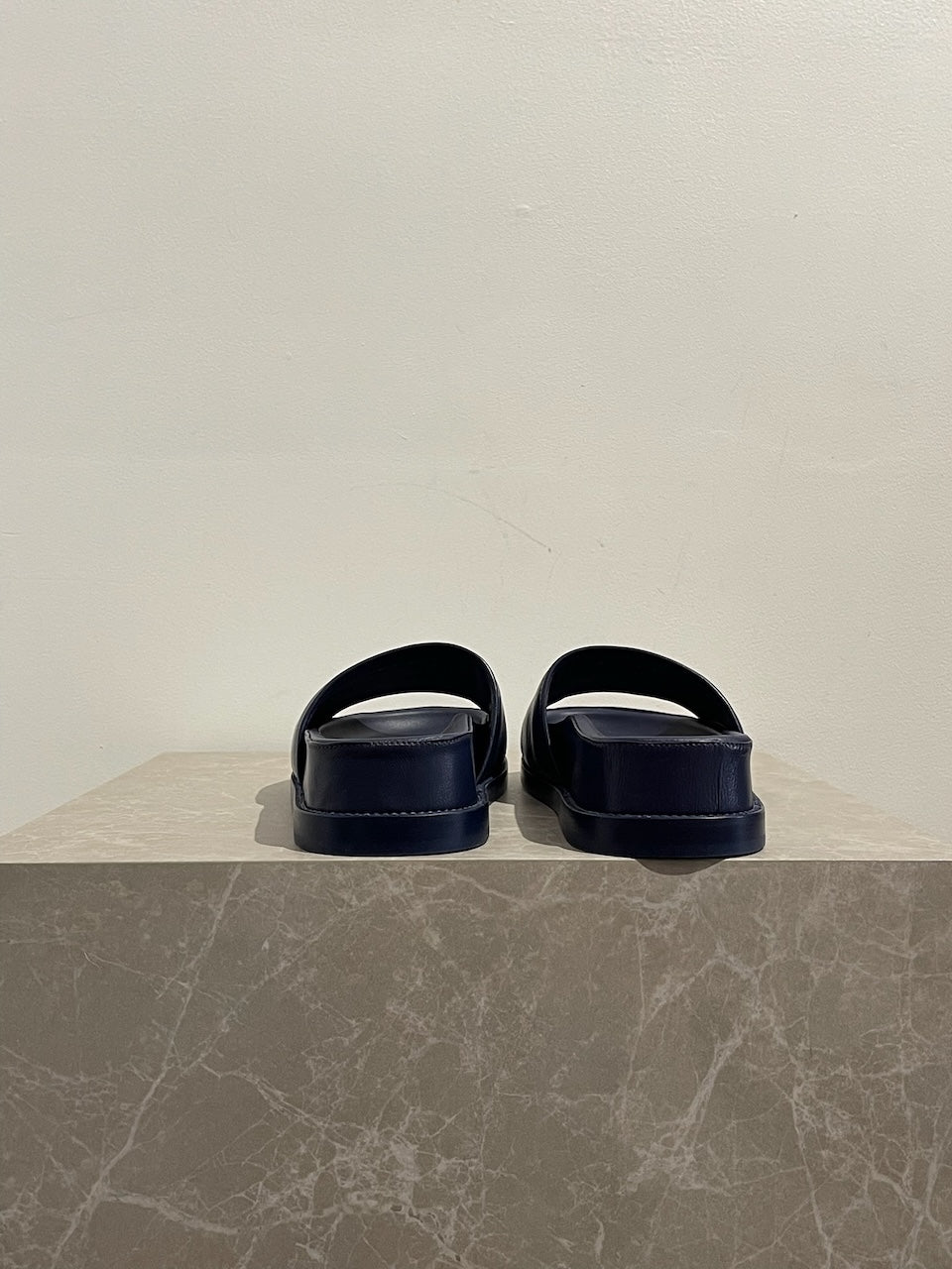 Sandales Chanel bleu marine T.39