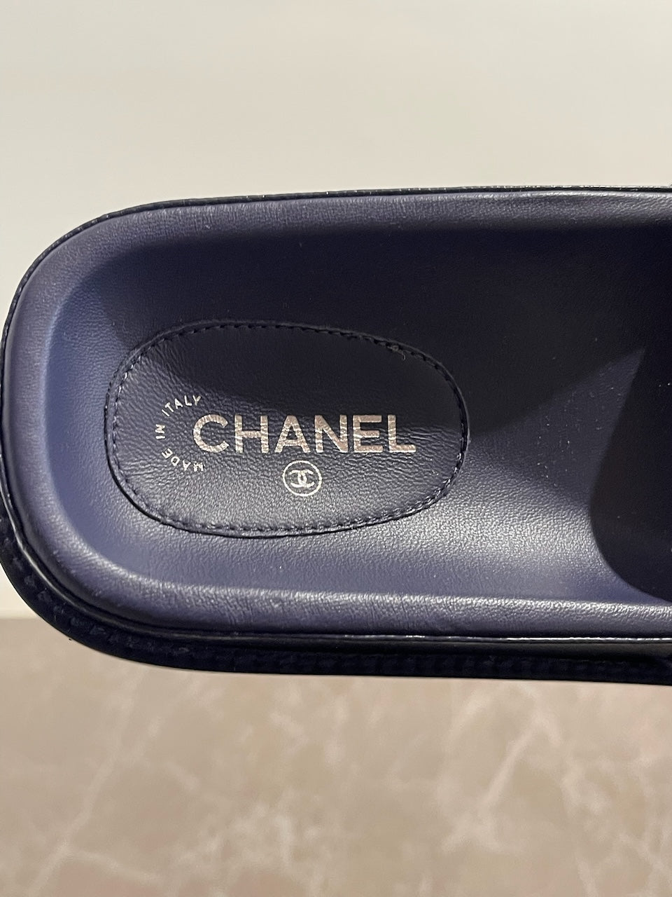 Sandales Chanel bleu marine T.39