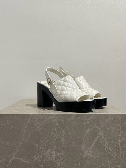 Sandales Chanel blanches T.37