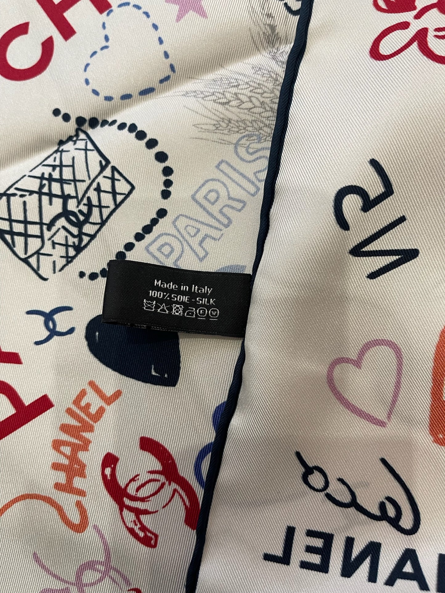 Foulard 90 Chanel blanc Love
