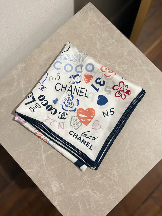 Foulard 90 Chanel blanc Love