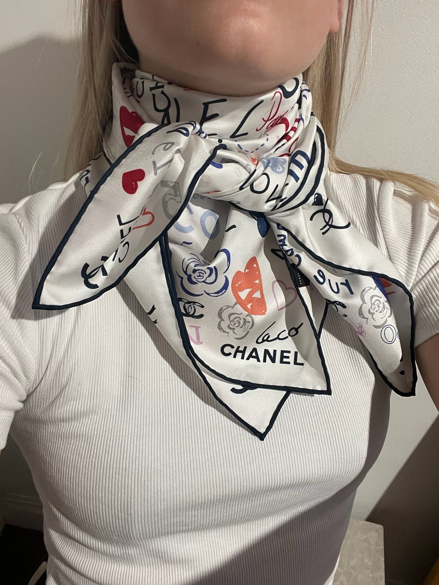 Foulard 90 Chanel blanc Love