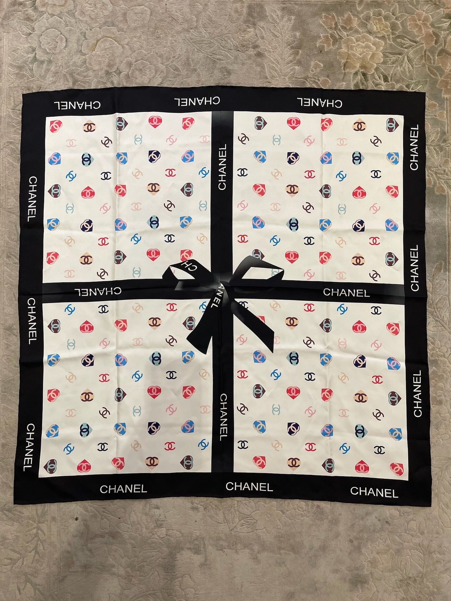 Foulard 90 Chanel ruban noir