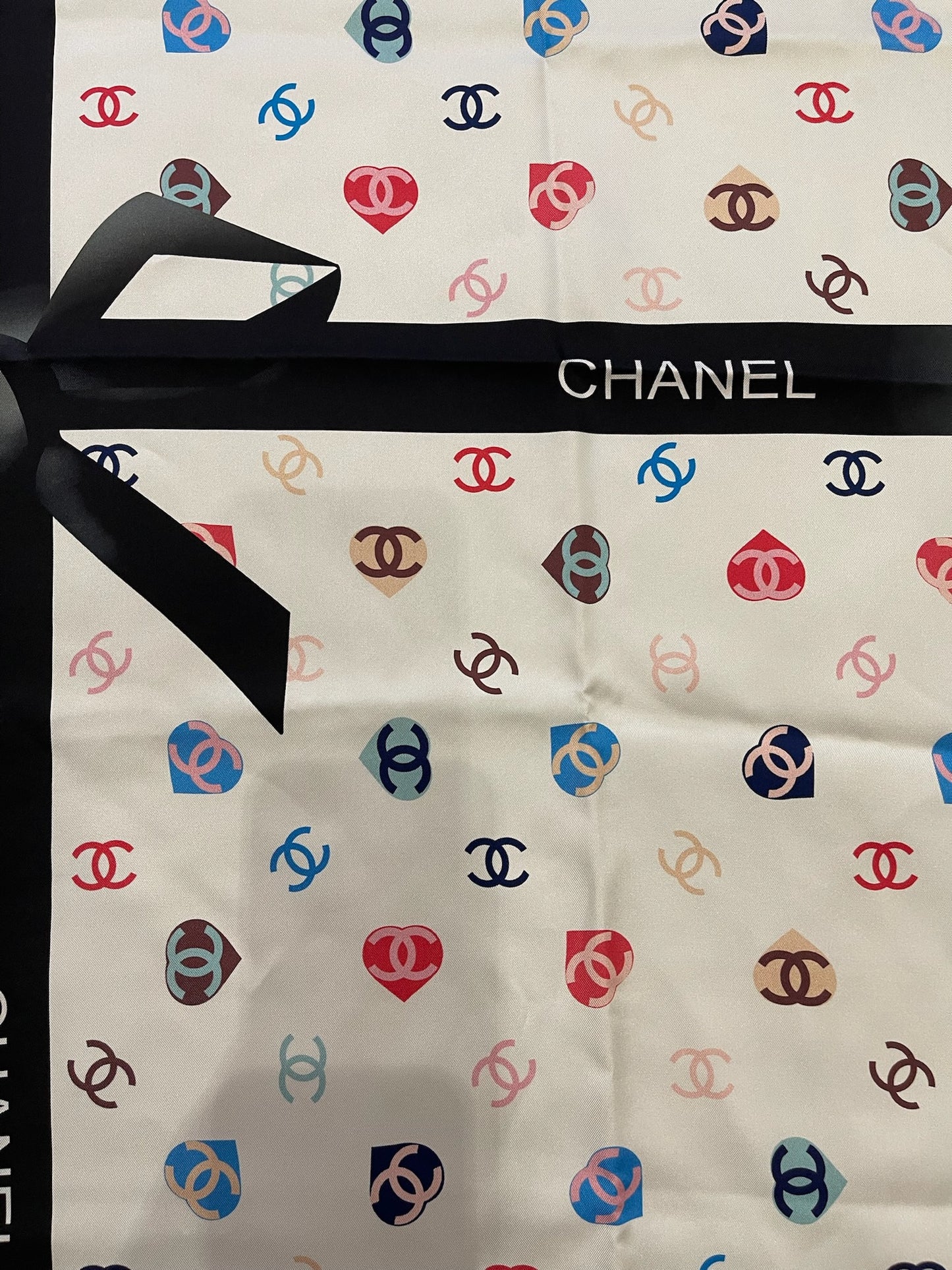 Foulard 90 Chanel ruban noir