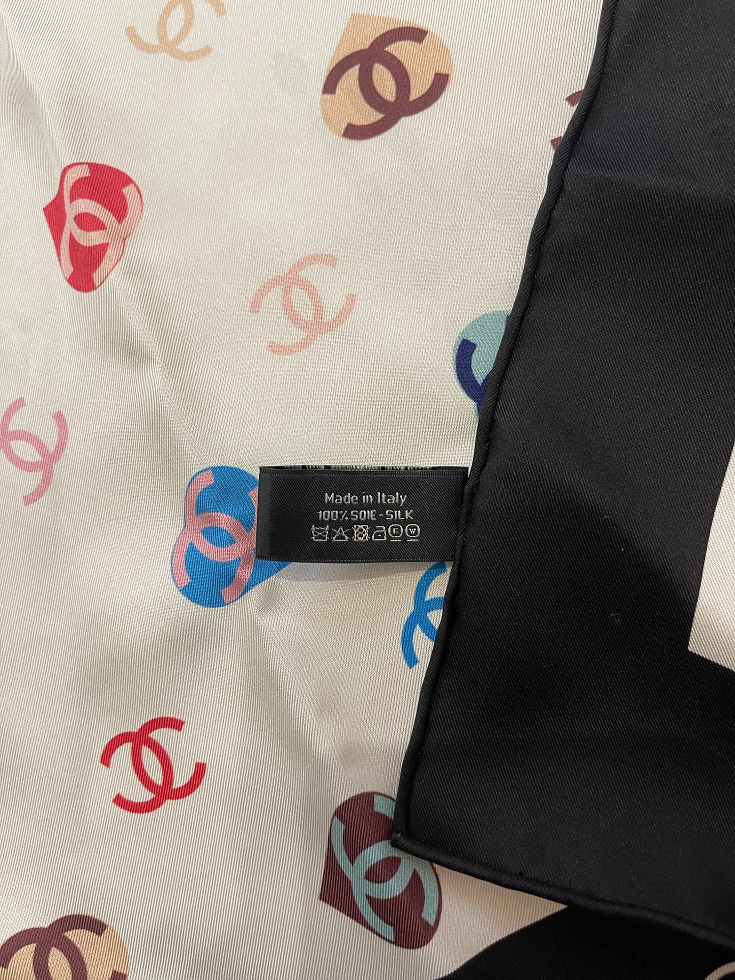 Foulard 90 Chanel ruban noir