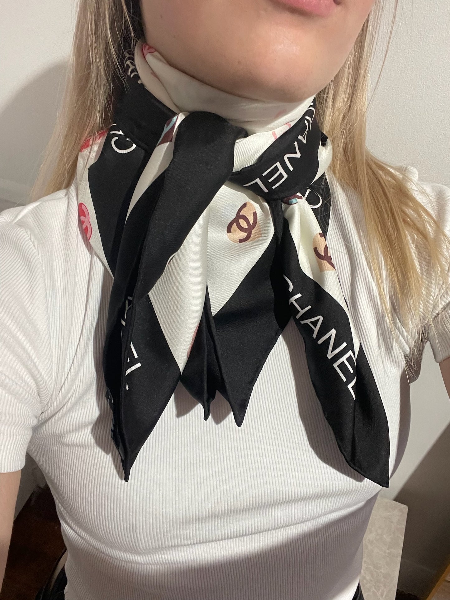 Foulard 90 Chanel ruban noir