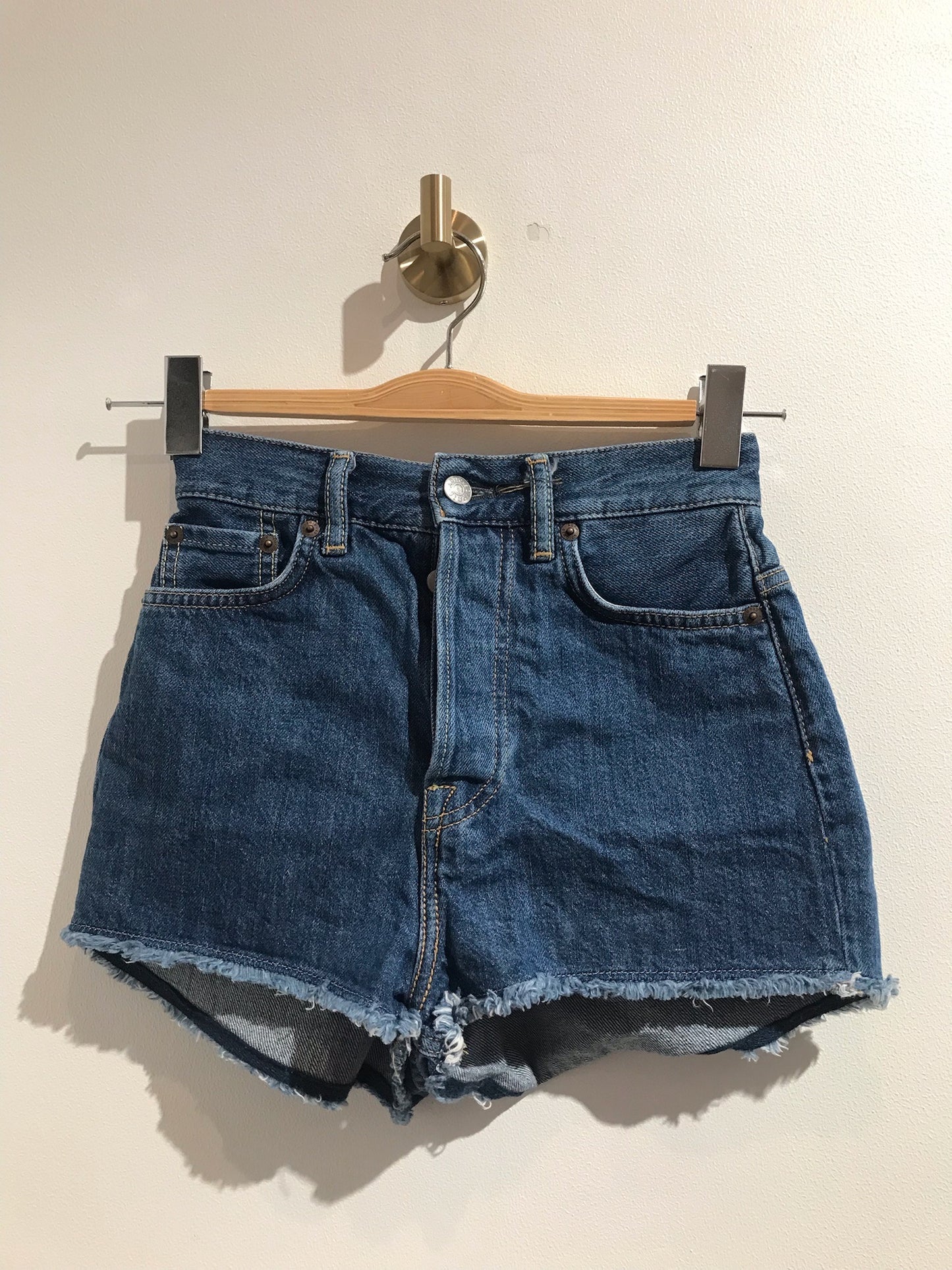 Short Acne Studios en jeans T.24