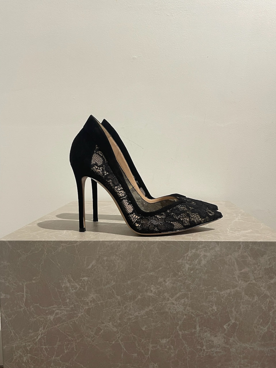 Escarpins Gianvito Rossi noirs T.38,5