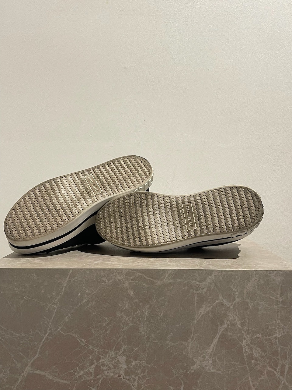 Baskets Miu Miu noires T.35,5