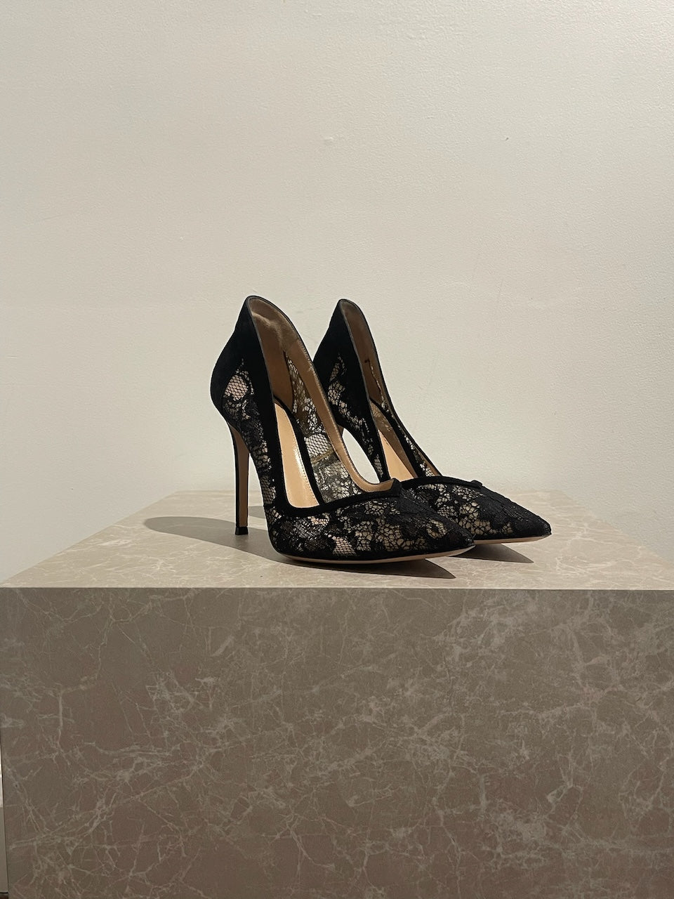 Escarpins Gianvito Rossi noirs T.38,5