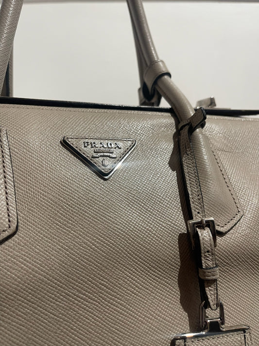 Sac Prada Turnlock Twin beige