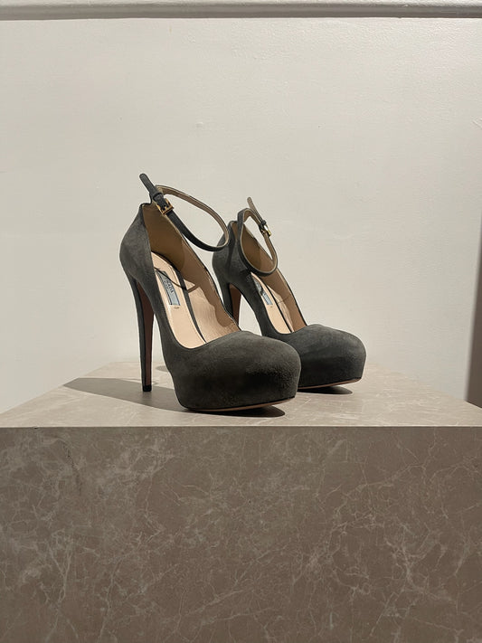 Escarpins Prada gris T.38